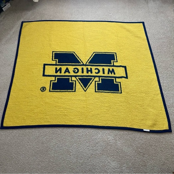 Vintage University Michigan Biederlack Stadium Fleece Blanket Throw 48”x 57” - Picture 3 of 5